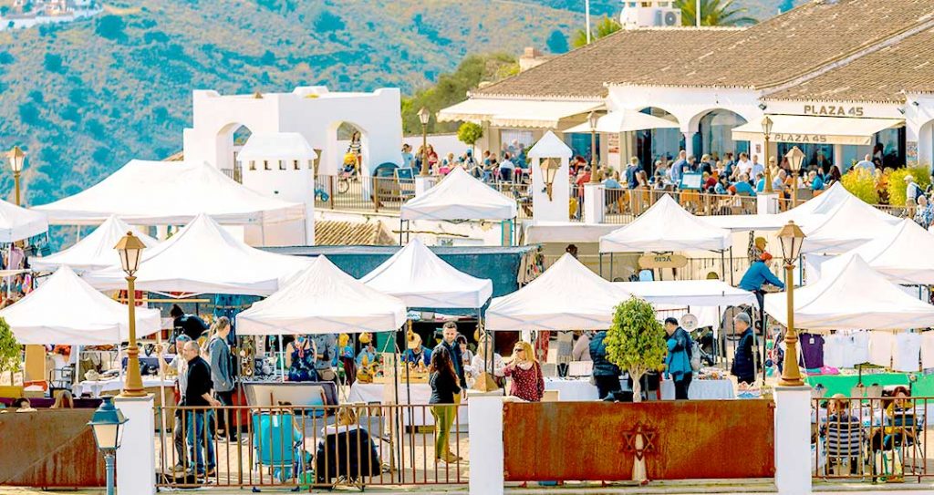 Nerja shopping - Frigiliana market - Crédito editorial: BigDane / Shutterstock.com