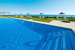 small-olee-holiday-rentals-piscina