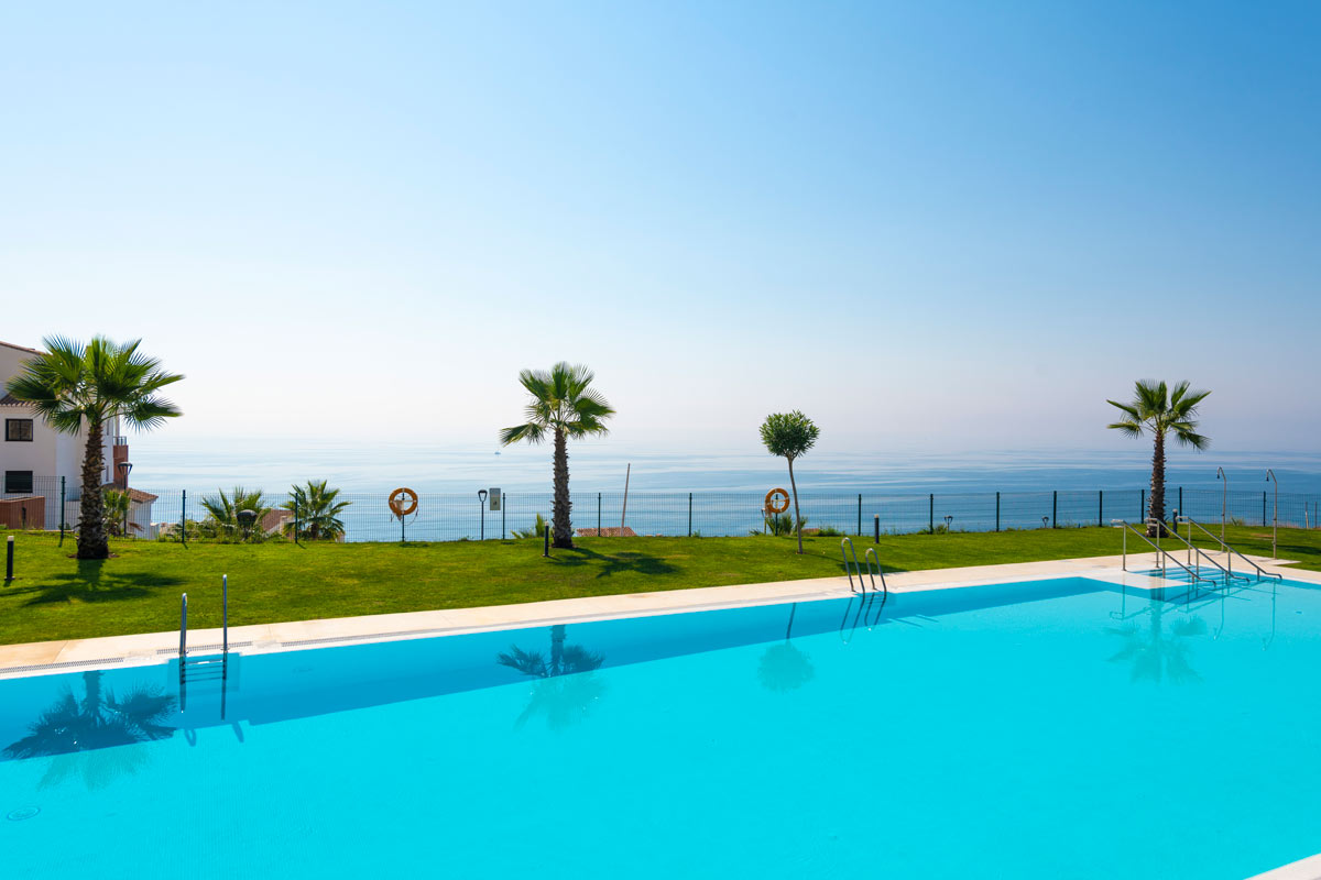 olee-torrox-holiday-rentals-piscina
