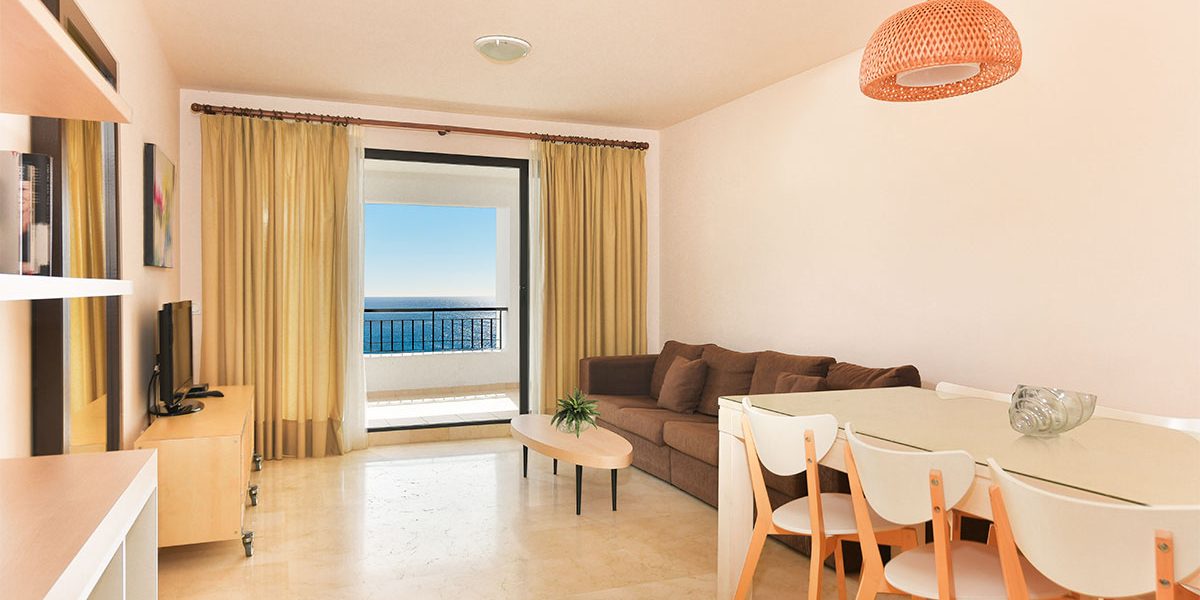 olee-holiday-rentals-apartamento-3-dormitorios-frontal-salon-1